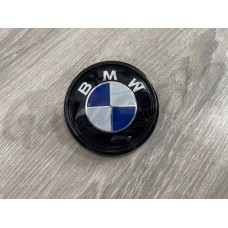 Чёрная эмблема на крышку багажник "BMW" (BMW F15/F16)